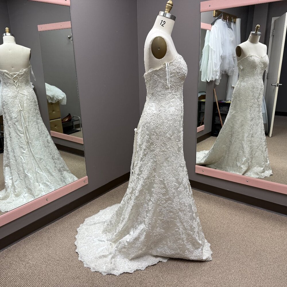 Essense of Australia Creamy Corset wedding dress